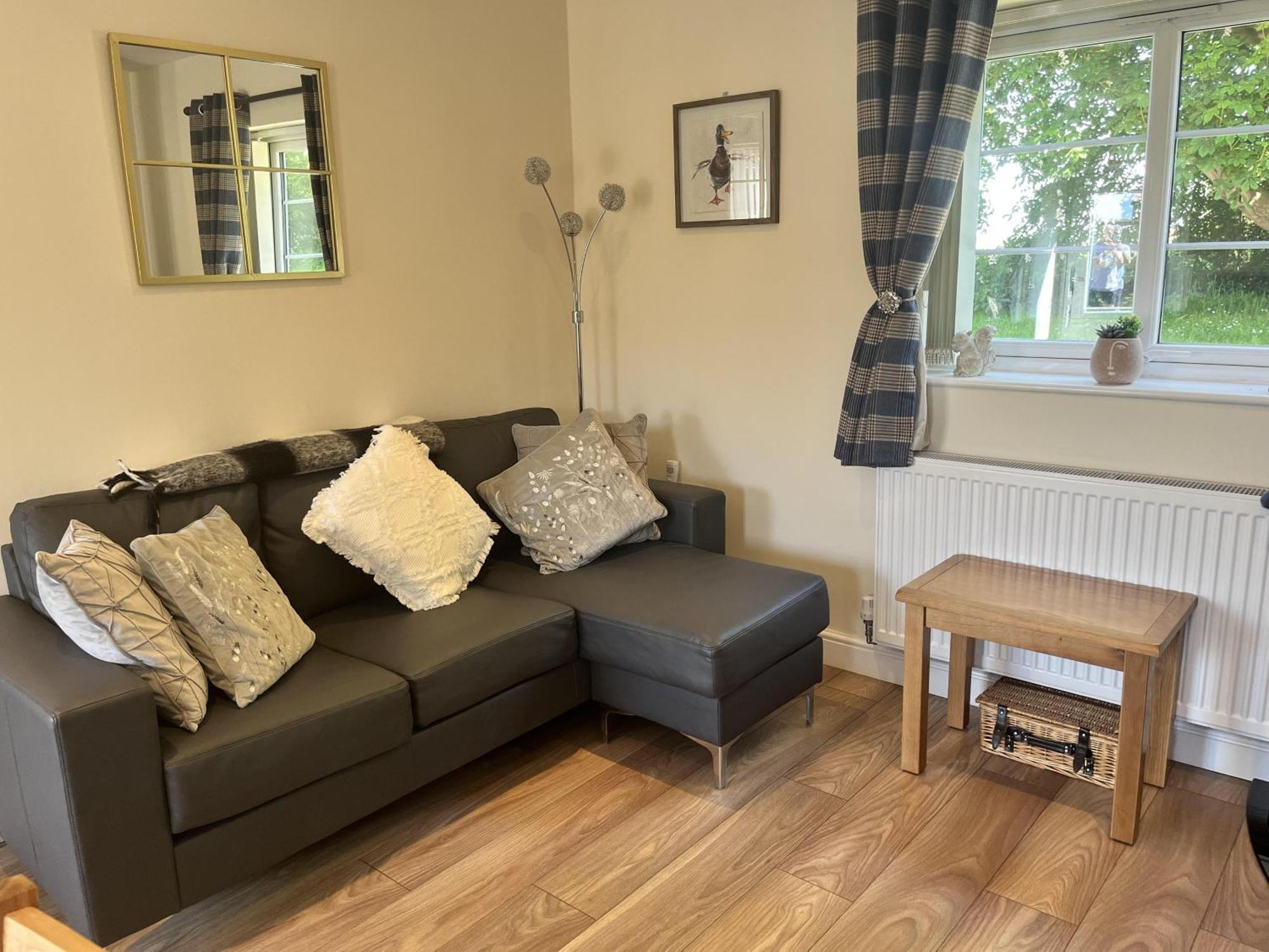 Cosy Village Location - One Bedroom Barn Holiday home *